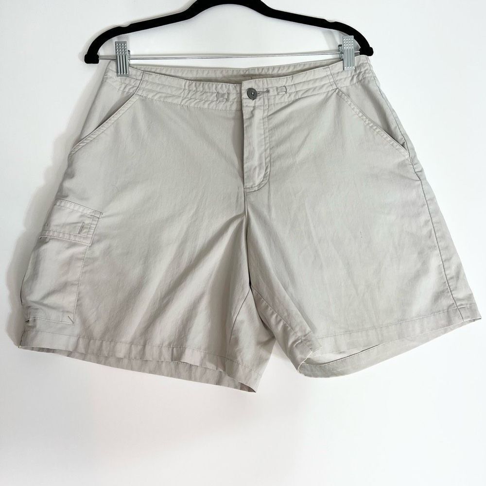 Patagonia Women's Cargo Shorts in Light Gray